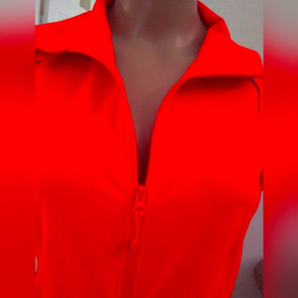 BNWT ATHLETIC TOP NEON / BY ATTIVO SZ. SM. LONG SLEEVE REFLECTOR LINES THUMBHOLE - Picture 2 of 7